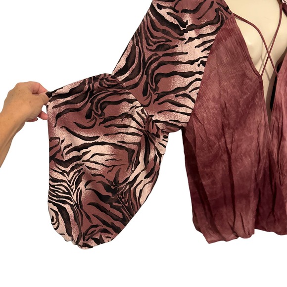 GiGiO USA Purple Animal Print Print Peasant‎ Blouse Large Pre-owned - Picture 3 of 9